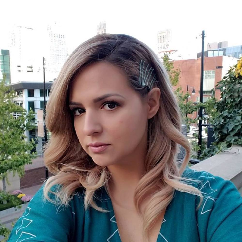 Meet your Posher, Crystal